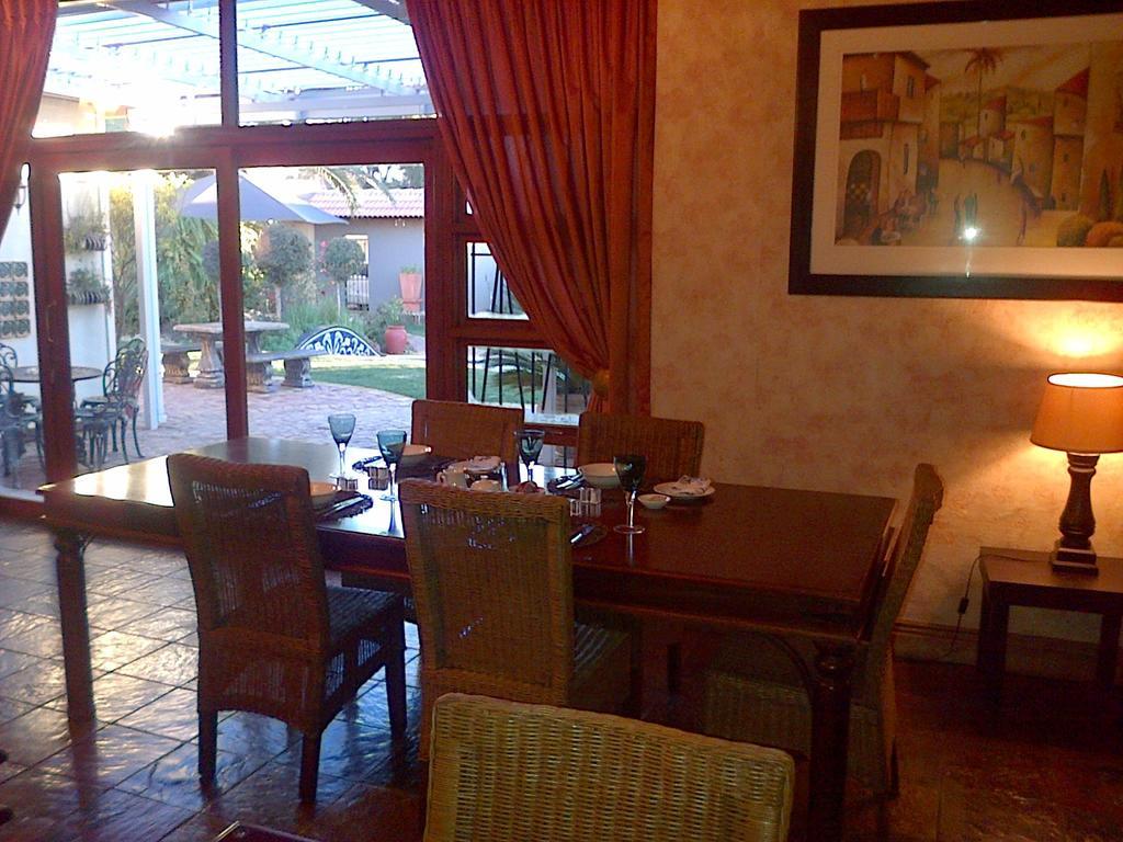 Jubilee Lodge Guest House Йоханнесбург Экстерьер фото