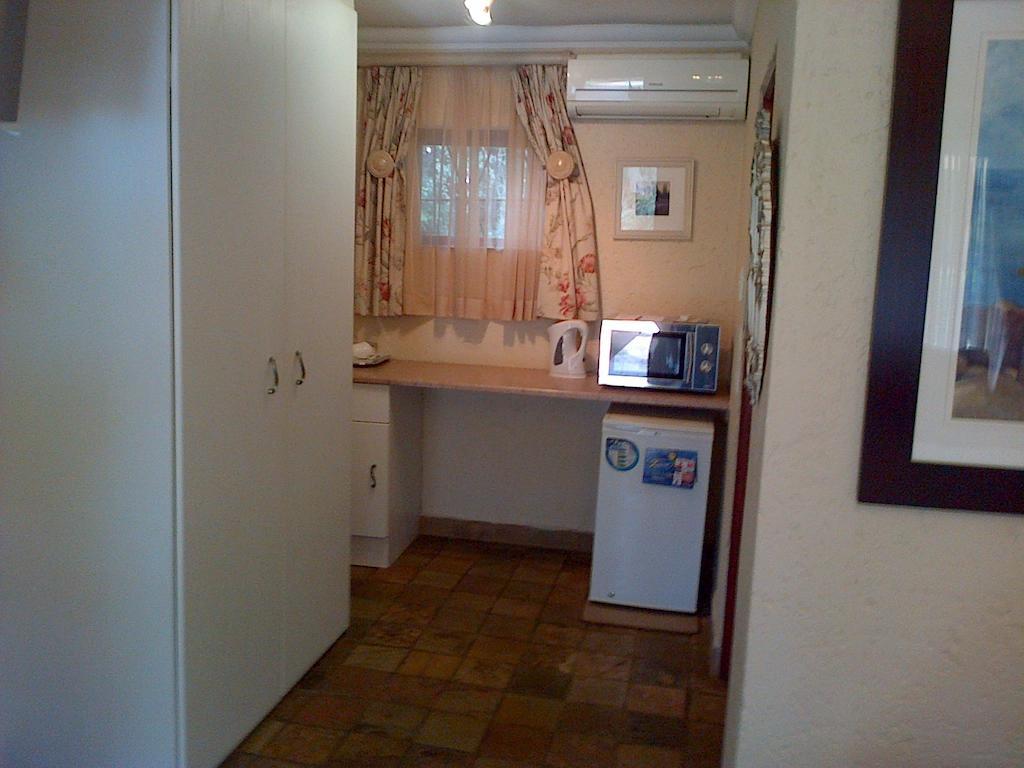Jubilee Lodge Guest House Йоханнесбург Номер фото