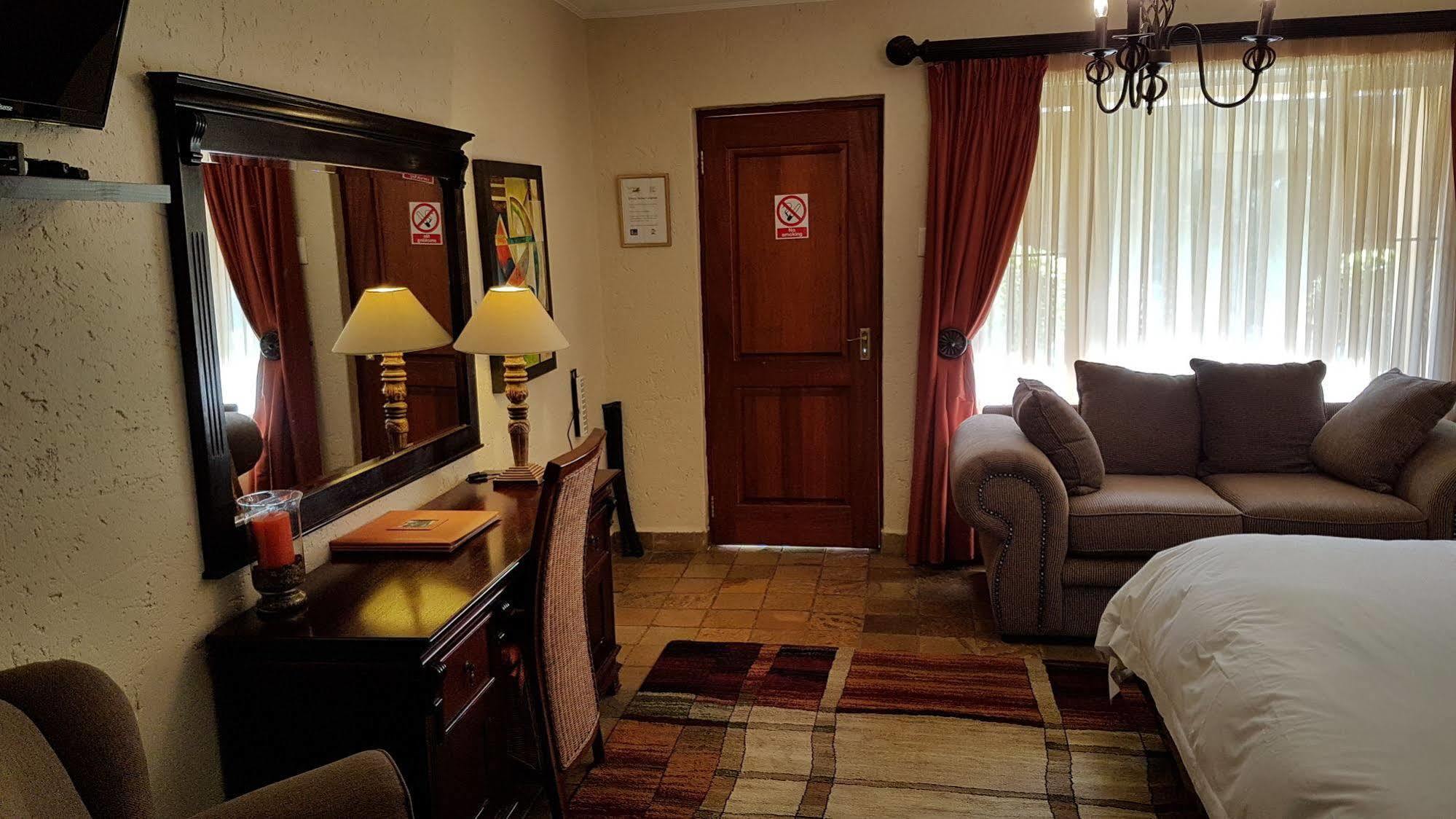 Jubilee Lodge Guest House Йоханнесбург Экстерьер фото