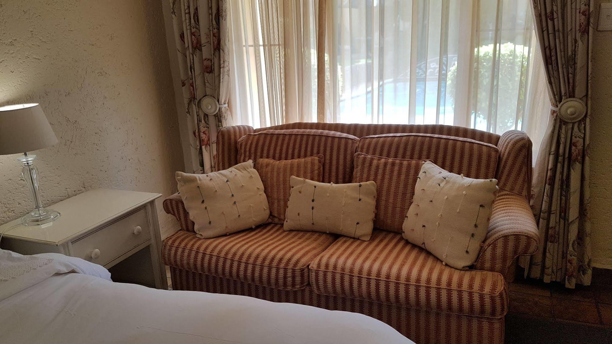 Jubilee Lodge Guest House Йоханнесбург Экстерьер фото