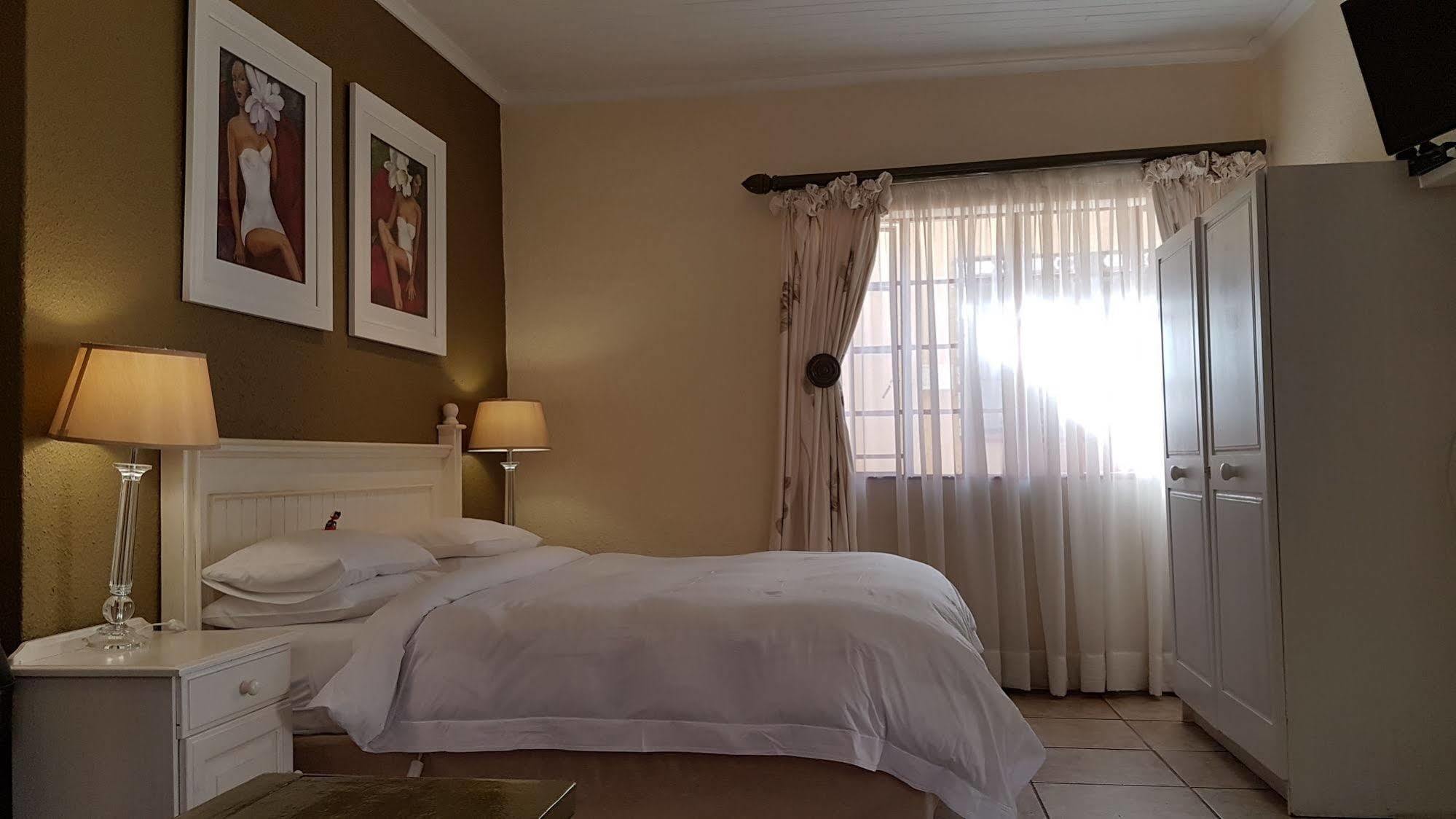 Jubilee Lodge Guest House Йоханнесбург Экстерьер фото