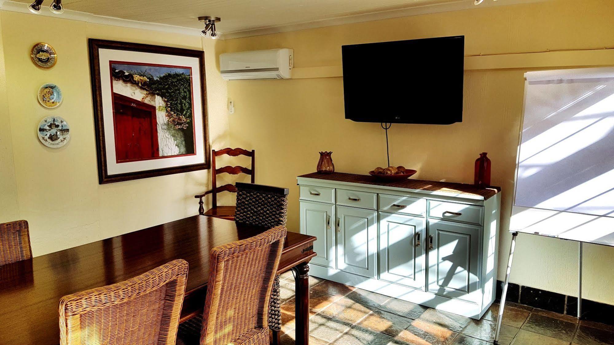 Jubilee Lodge Guest House Йоханнесбург Экстерьер фото